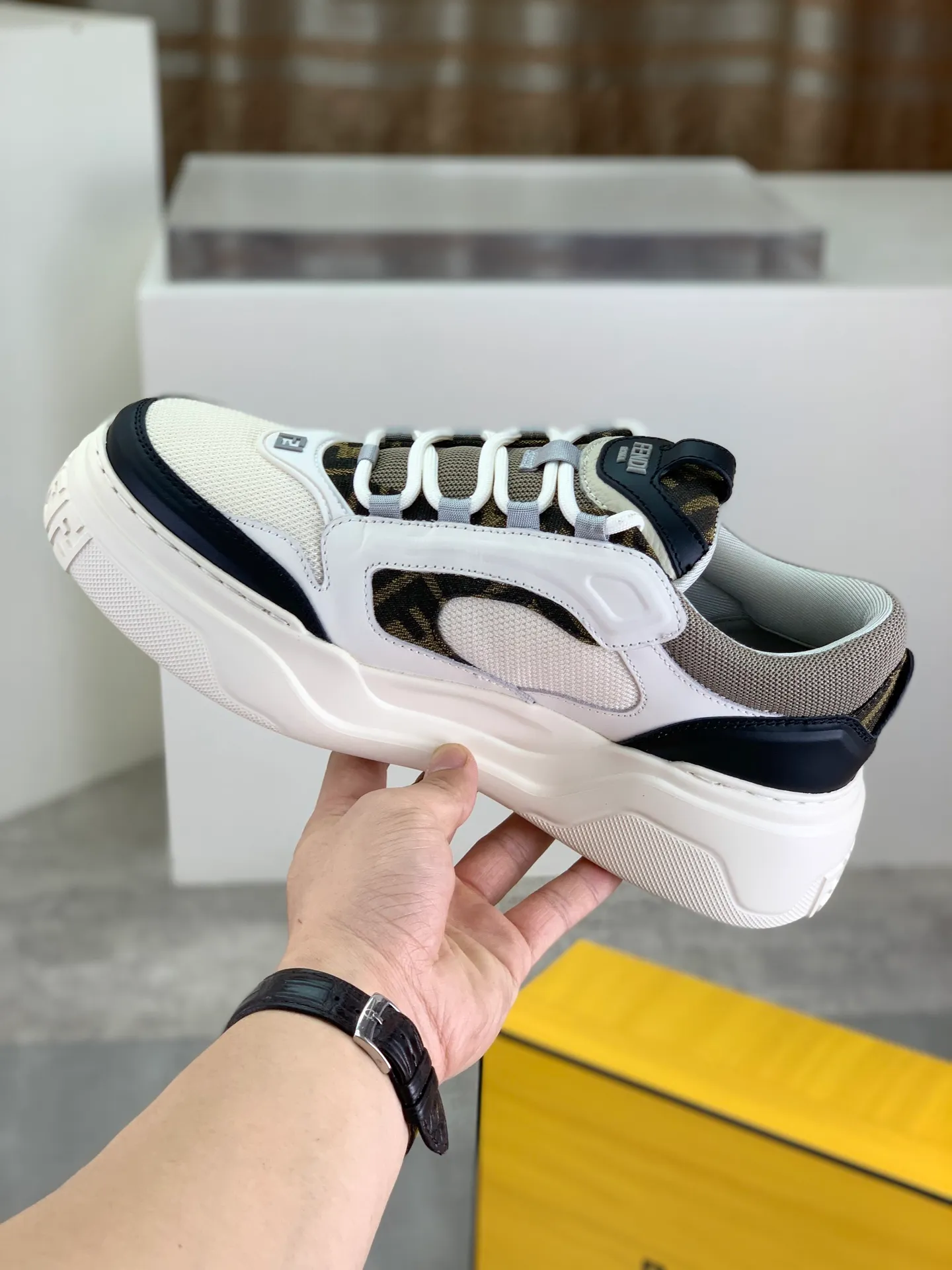 Men's Men's Shoes 💰P740 New Style 💰💎💎💎Summer Hot Style [FENDI Fendi] Top Version 🆕New slip-on sneakers, wavy soles engraved with original words. Embossed Fendi Flow lettering on the heel. The upper is made of high-end calfskin and breathable materials. Original lining with tone-on-tone details decorated with innovative handcrafting techniques. Ultra-light and wear-resistant TPU and IP foam soles, overall lightweight and comfortable. Size:39-44 (38 45 can be customized)